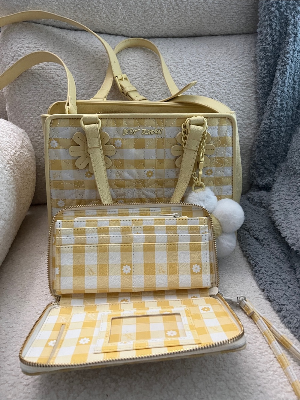 Betsey Johnson Yellow Gingham Daisy Tote and Wallet Set - Picture 9 of 10